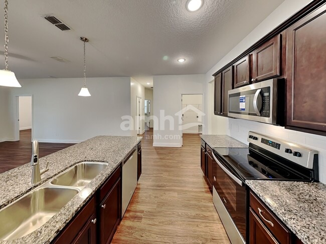 Photo - 1372 Celery Ave