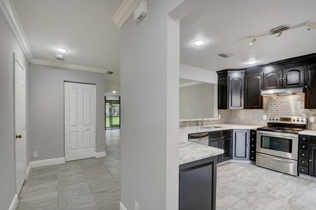 Photo - 1105 Maplewood Dr