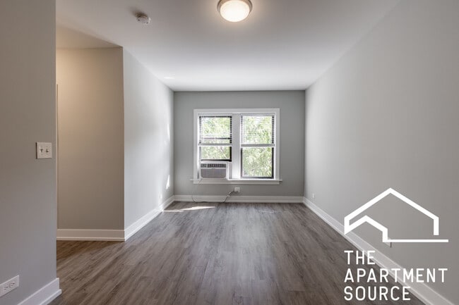 Building Photo - 703 W Brompton Ave Unit 17