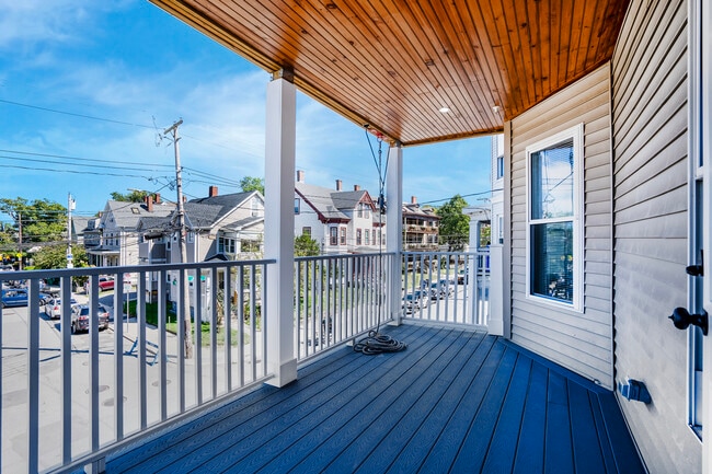 Building Photo - 27 Linden St Unit 2