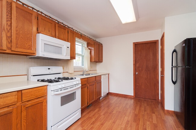 Photo - 735 Emerald Ave NE