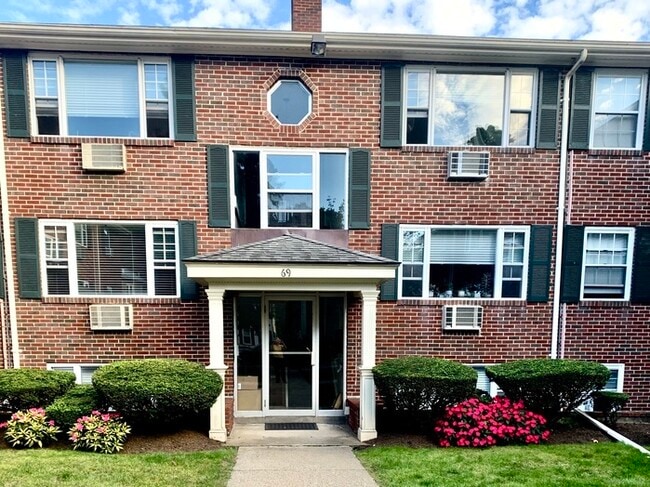 Building Photo - 67 Grove St Unit 30