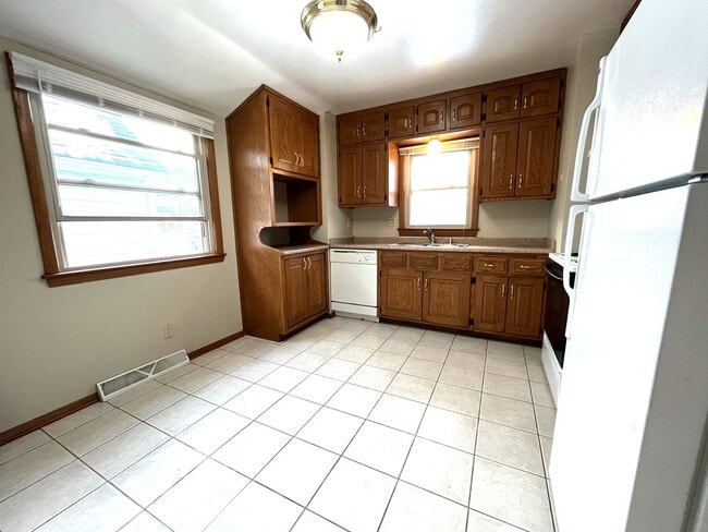 Photo - 3 Bedroom/1.5 Bath - Single Family Home with GARAGE!