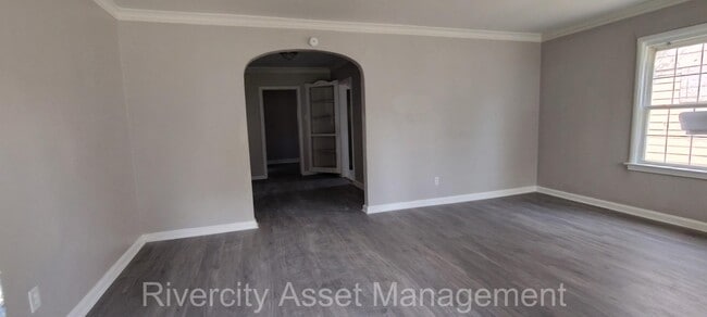 Photo - 2386 Larose Ave