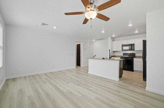 Building Photo - *MOVE IN SPECIAL - $300 OFF FIRST MONTH'S ...