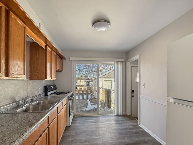 Photo - 3322 Birchwood Ave SW