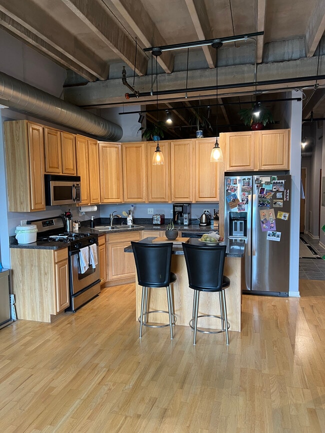 Photo - 1740 N Maplewood Ave Unit 321