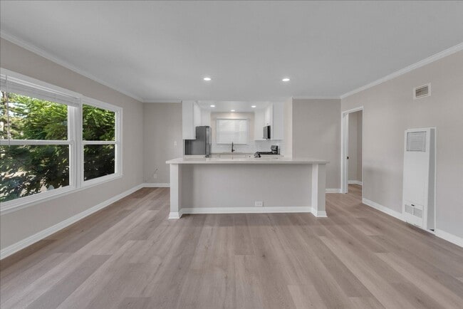 Building Photo - 4943 Coldwater Canyon Ave Unit 4943.5