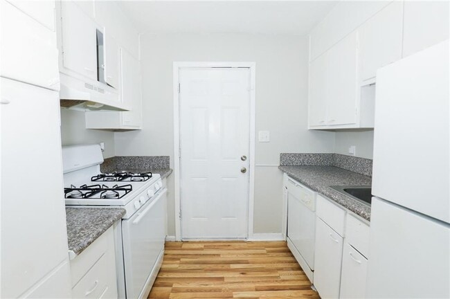 Photo - 3300 College St Unit 18