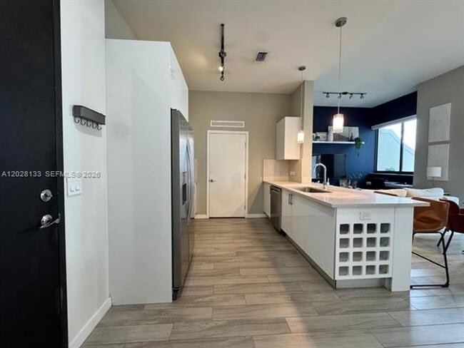 Photo - 999 SW 1st Ave Unidad 999 SW 1st Ave # 1115