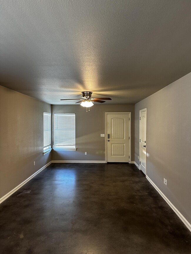 Photo - 4104 Maple Dr