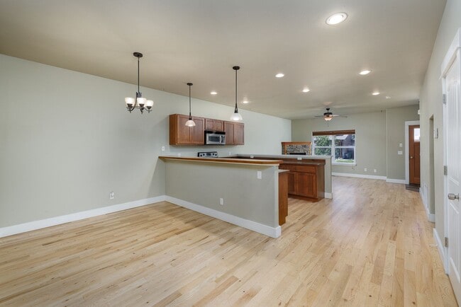 Photo - Beautiful 2 bed, 2 1/2 Bath Walk up Condo