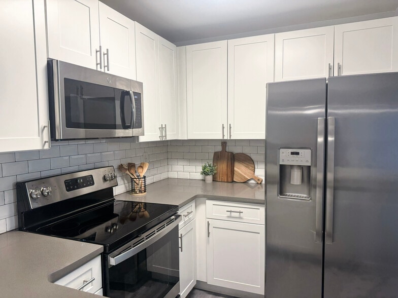 Modern Kitchen with Stainless-Steel Appliances, Quartz Countertops & Subway Tile Backsplash