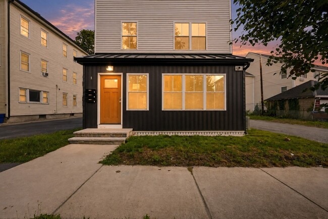 Building Photo - 71 Dewey St Unit 1,2,3