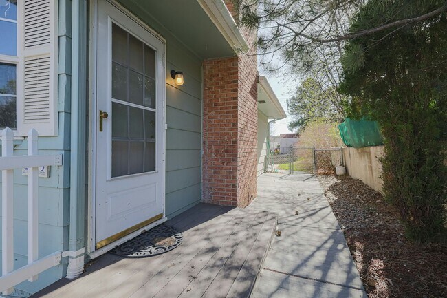 Photo - 2011 Woodburn St