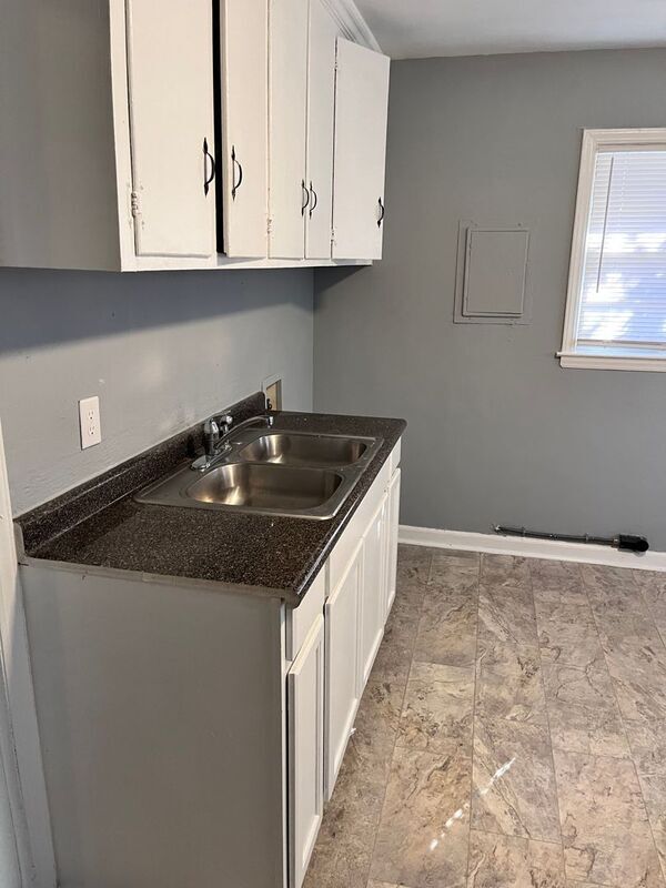Photo - 2407 Crestview Dr