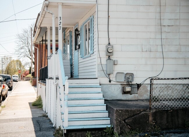 Photo - 327 Spruce St
