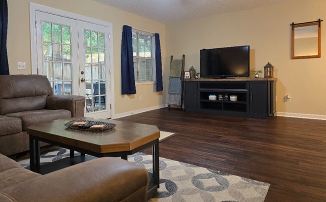 Photo - 202 Ridgeway Dr