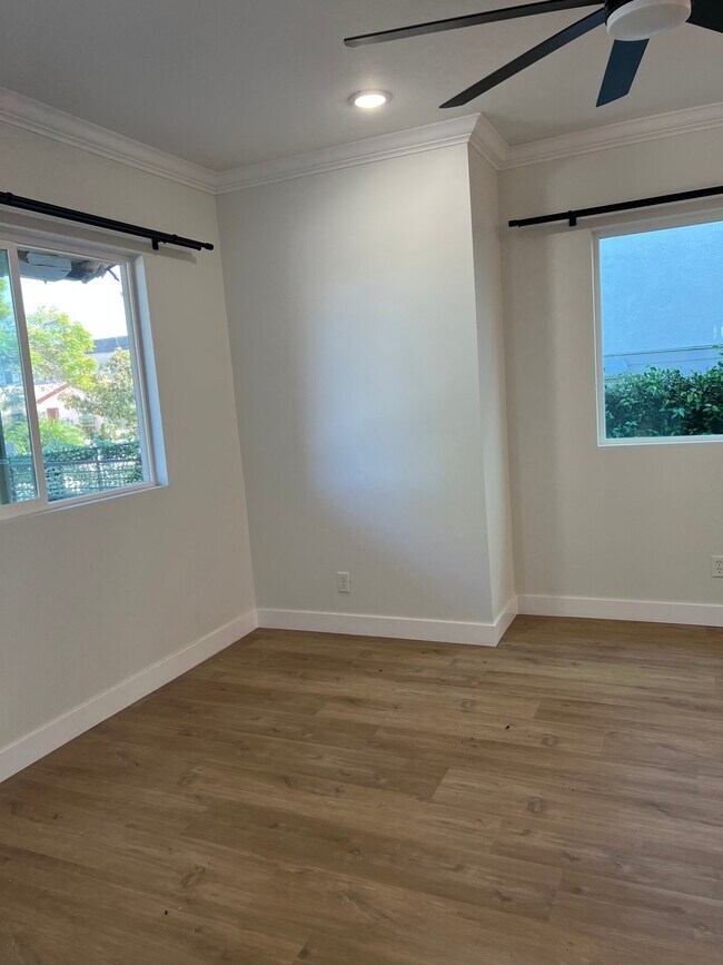 Photo - 951 N Oxford Ave