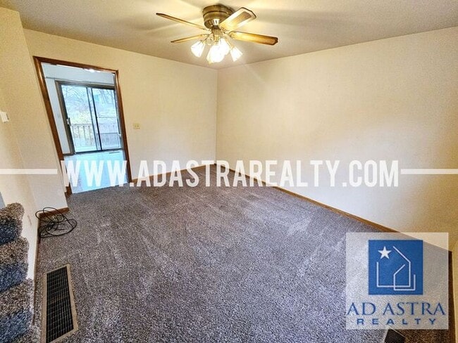 Photo - Beautiful Updated Duplex in Grandview-Available in MAY!!