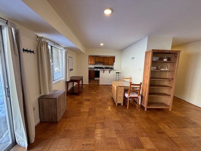 Photo - 10662 Weymouth St Unidad 2