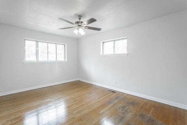 Photo - 311 Oakmont Ln