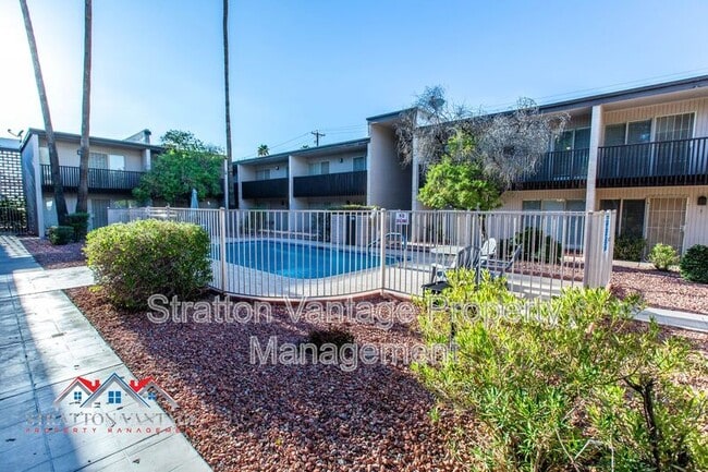 Building Photo - 1828 W Tuckey Ln