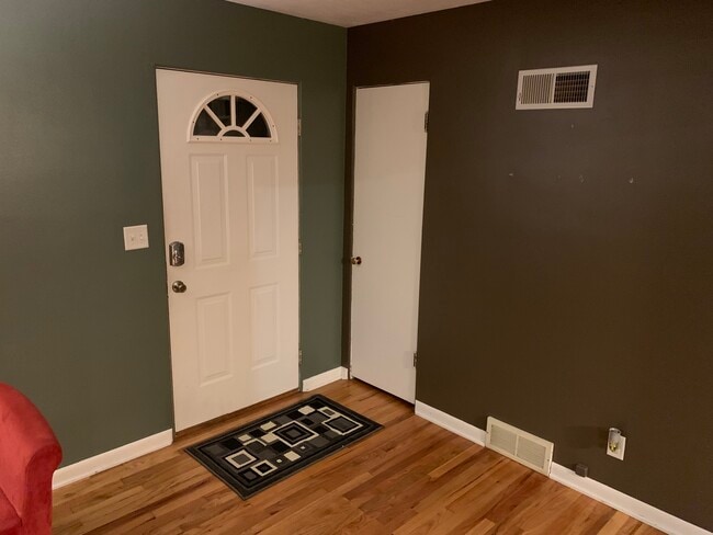 Photo - 1921 N 67th St