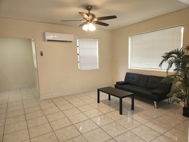 Photo - 1922 Taylor St Unidad #1