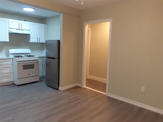 Photo - 717 Alamo St