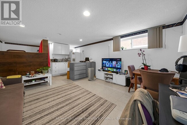 Photo - 386 Ellerslie Ave