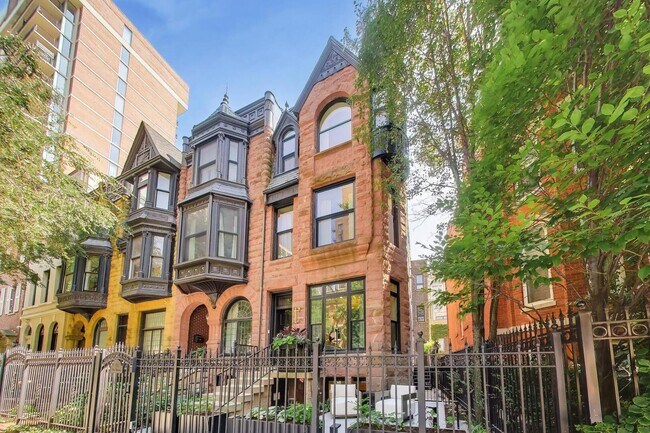 Photo - 45 E Division St