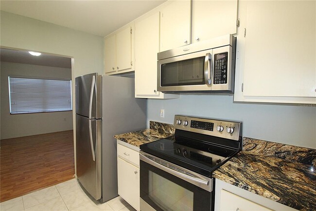 Photo - 390-301 301 Blvd W