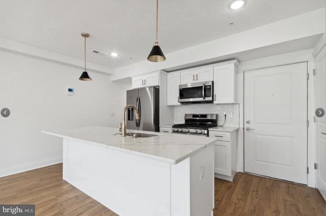 Building Photo - 673 N Preston St Unit 4