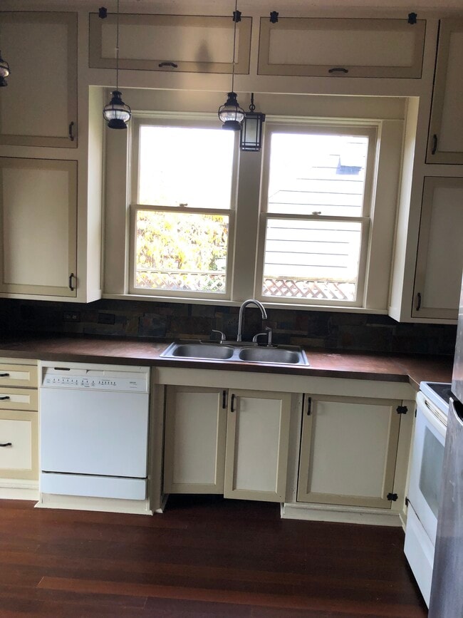 Photo - 6609 N Omaha Ave