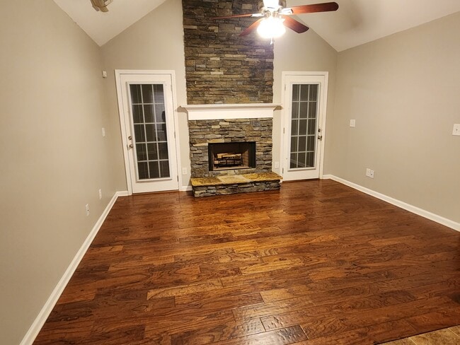 Photo - 1407 Princeton Dr