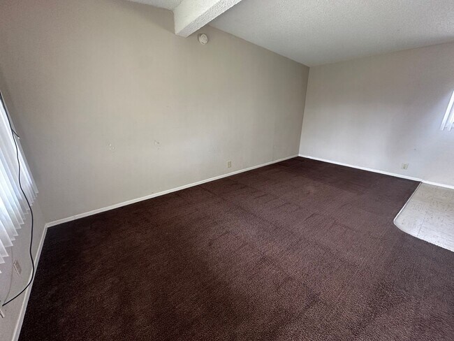 Photo - 4 Bed/2 Bath Available Now!