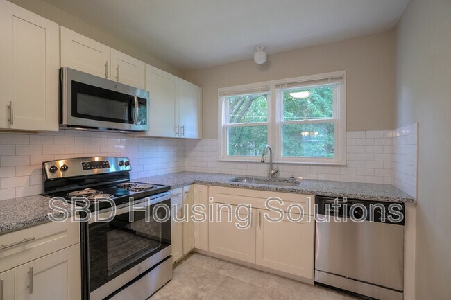 Photo - 10104 Bellaire Ave