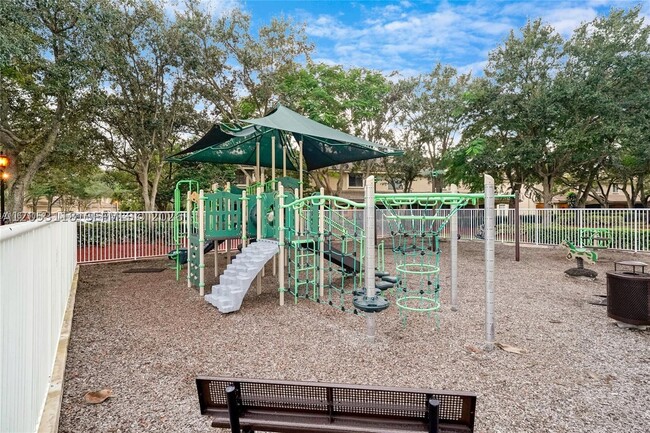 3903 Tree Top Dr