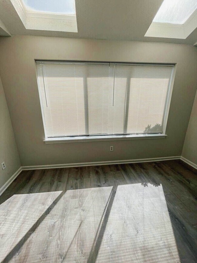 Photo - Beautifully Renovated 1bd Condo Unidad 471 Whalley Ave  - C