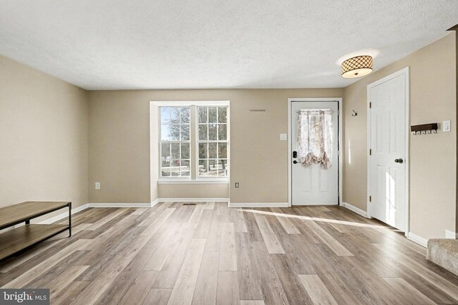 Photo - 1713 Chesterfield Square