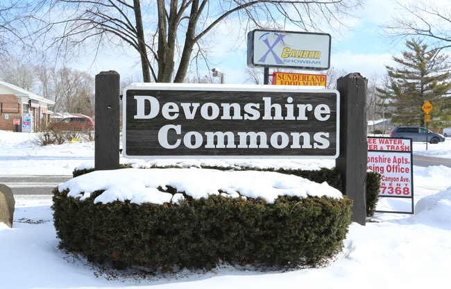 Entrada - Devonshire Commons (930)