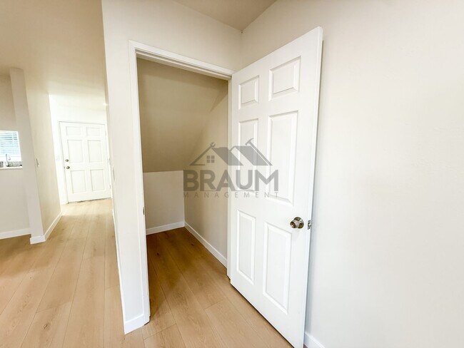 Photo - 14257 Friar St Unidad 8