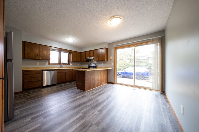 Photo - 8461 144th St W