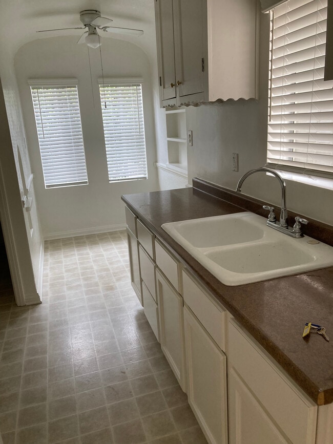 Kitchen/Dining Area - 934 W 9th St Unit 934 W. 9th St.