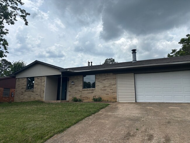 Building Photo - 3/2/1 in Quiet Neighborhood in Denison!