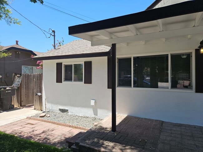 Photo - Franklin Triplex - Golden Dev Unit Franklin Triplex A