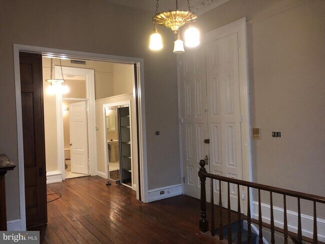 Photo - 1906 Fairmount Ave