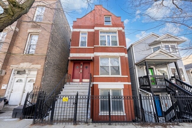 Photo - 2011 W Cullerton St House