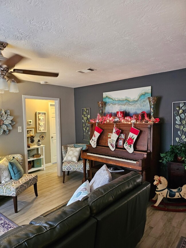 Photo - 17423 Fir Rd